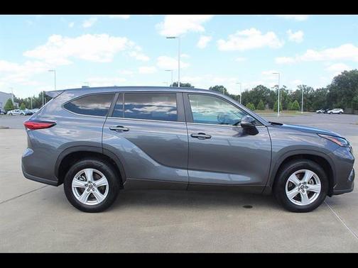 Magnetic Gray Metallic 2023 Toyota Highlander L