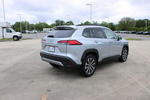 2024 Toyota Corolla Cross XLE