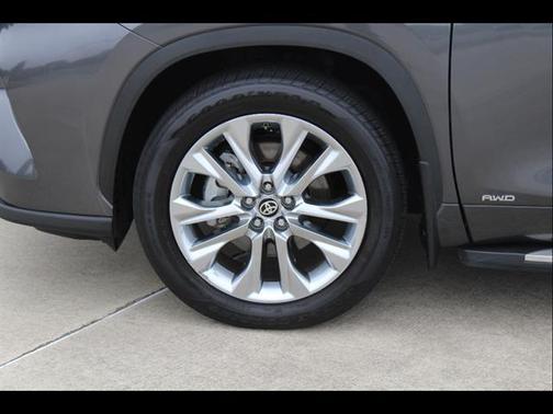 Magnetic Gray Metallic 2024 Toyota Highlander Hybrid Limited