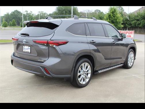 Magnetic Gray Metallic 2024 Toyota Highlander Hybrid Limited