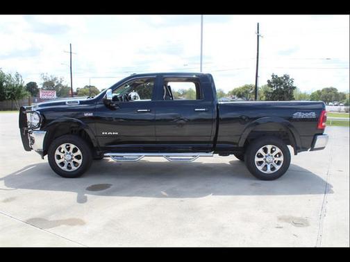 2019 RAM 2500 Laramie Crew Cab 4x4 6'4' Box