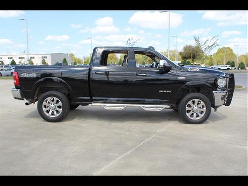 2019 RAM 2500 Laramie Crew Cab 4x4 6'4' Box