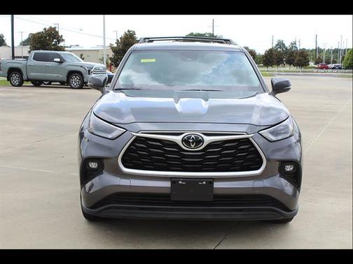 Magnetic Gray Metallic 2023 Toyota Highlander LE