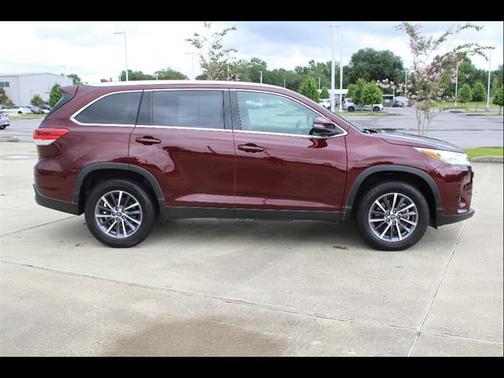 Ooh La La Rouge Mica 2019 Toyota Highlander XLE