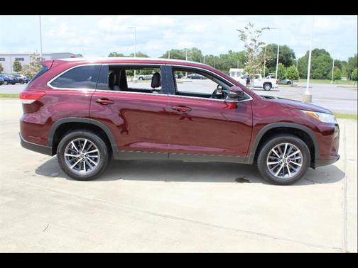 Ooh La La Rouge Mica 2019 Toyota Highlander XLE