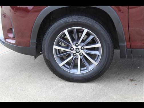 Ooh La La Rouge Mica 2019 Toyota Highlander XLE