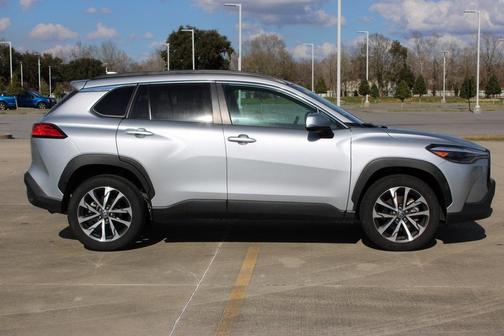 2023 Toyota Corolla Cross XLE