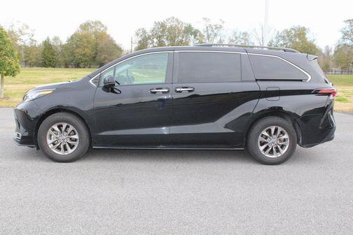 2023 Toyota Sienna XLE