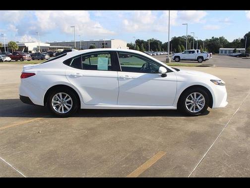 Ice Cap 2025 Toyota Camry LE
