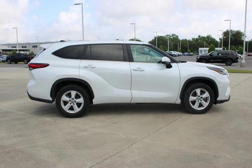 2023 Toyota Highlander LE