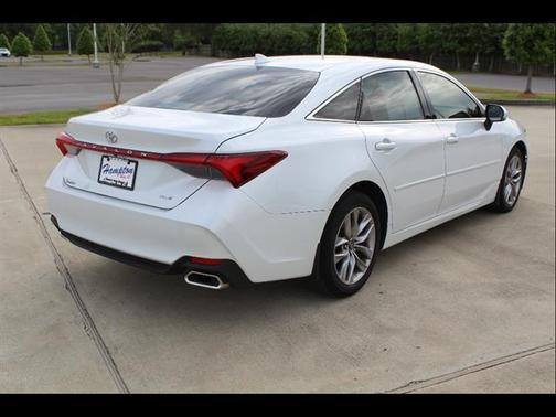 Wind Chill Pearl 2019 Toyota Avalon XLE