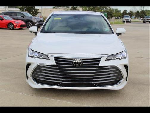Wind Chill Pearl 2019 Toyota Avalon XLE