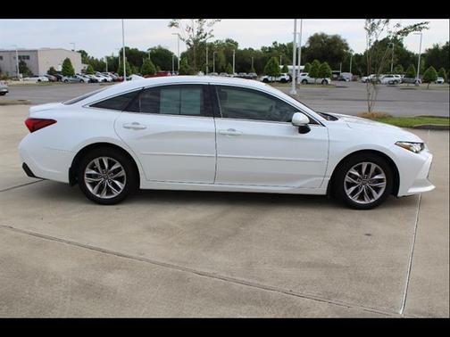 Wind Chill Pearl 2019 Toyota Avalon XLE
