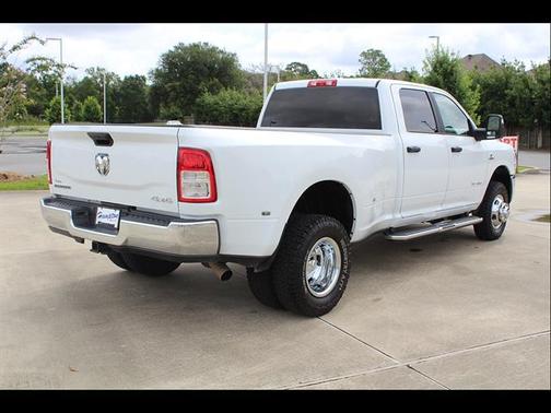 Bright White Clearcoat 2024 RAM 3500 Big Horn Crew Cab 4x4 8' Box