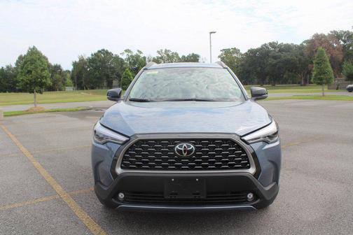 2025 Toyota Corolla Cross XLE