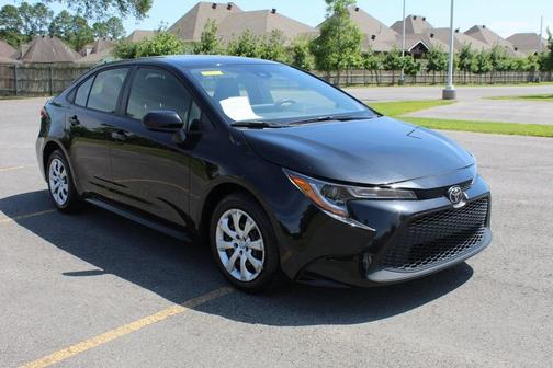 Photo 3 of 27 of 2021 Toyota Corolla LE