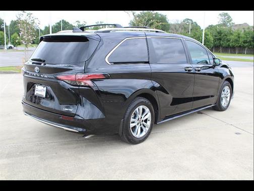 Midnight Black Metallic 2025 Toyota Sienna Limited