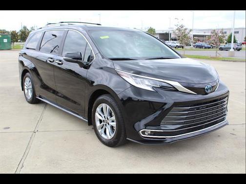 Midnight Black Metallic 2025 Toyota Sienna Limited