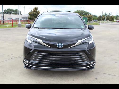 Midnight Black Metallic 2025 Toyota Sienna Limited