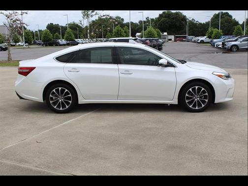 Blizzard Pearl 2018 Toyota Avalon XLE Premium