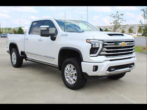 Iridescent Pearl Tricoat 2025 Chevrolet Silverado 2500 High Country