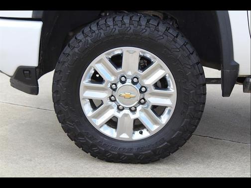 Iridescent Pearl Tricoat 2025 Chevrolet Silverado 2500 High Country