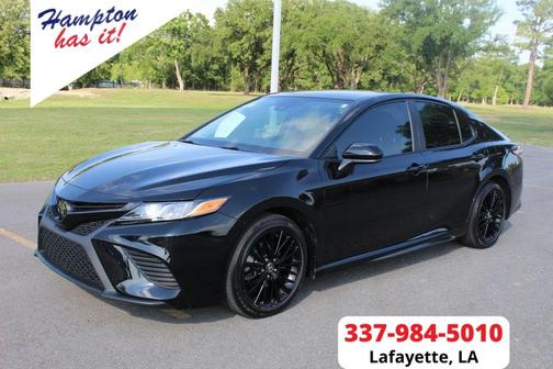 Photo 1 of 27 of 2020 Toyota Camry SE Nightshade