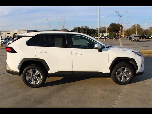 Ice Cap 2024 Toyota RAV4 XLE