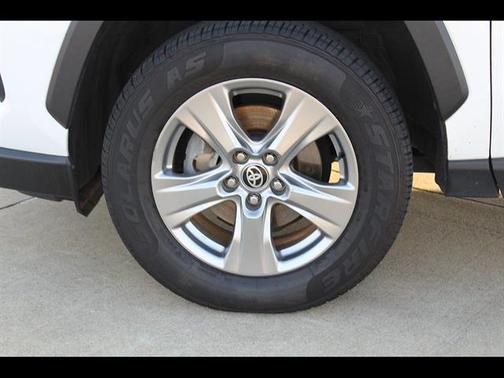 Ice Cap 2024 Toyota RAV4 XLE