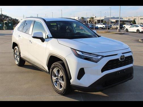 Ice Cap 2024 Toyota RAV4 XLE