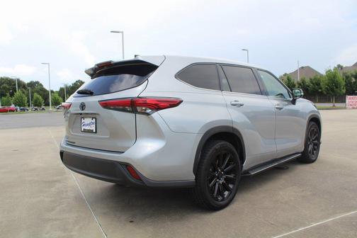 2022 Toyota Highlander L