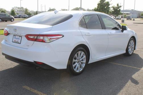 Photo 5 of 27 of 2020 Toyota Camry LE