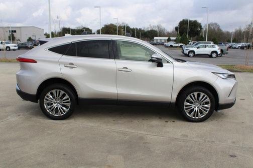 2022 Toyota Venza XLE