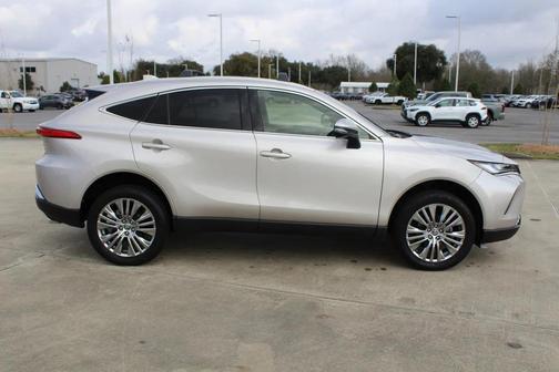 2022 Toyota Venza XLE