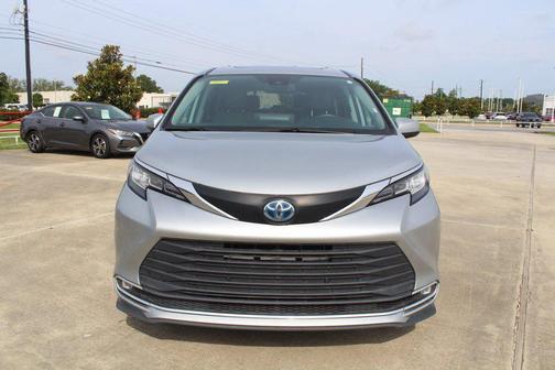 2023 Toyota Sienna XLE