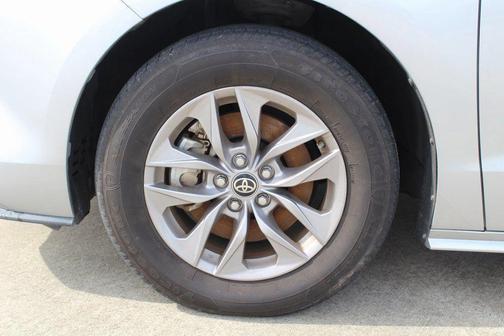 2023 Toyota Sienna XLE