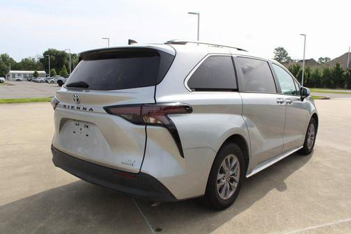 2023 Toyota Sienna XLE