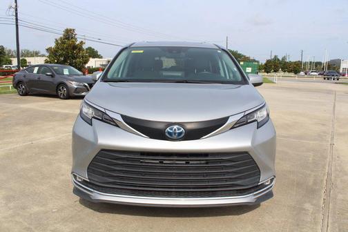 2023 Toyota Sienna XLE