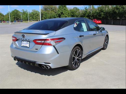 Celestial Silver Metallic 2018 Toyota Camry SE