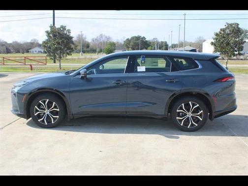 2025 Toyota Crown Signia XLE