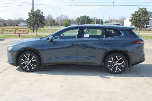 2025 Toyota Crown Signia XLE