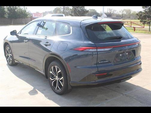 2025 Toyota Crown Signia XLE