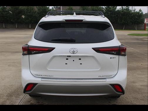Wind Chill Pearl 2026 Toyota Highlander Hybrid Platinum