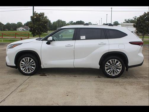 Wind Chill Pearl 2026 Toyota Highlander Hybrid Platinum