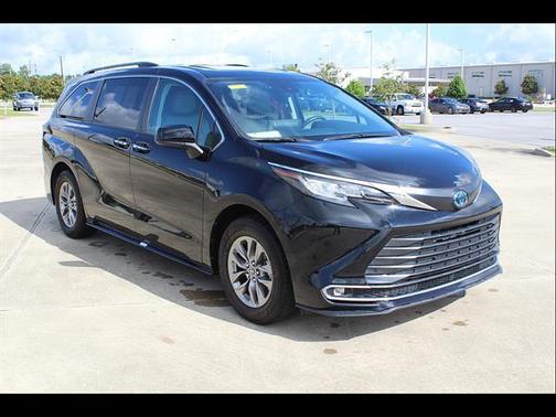 Midnight Black Metallic 2023 Toyota Sienna XLE