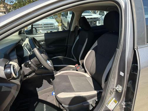2021 Nissan Versa 1.6 SV