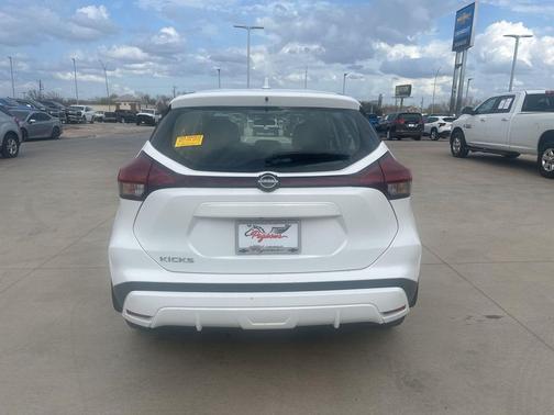 2023 Nissan Kicks S