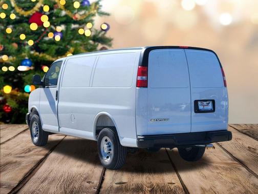 2025 Chevrolet Express 2500 RWD 2500 Regular Wheelbase WT