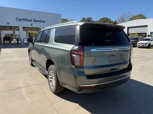 2023 Chevrolet Suburban LT