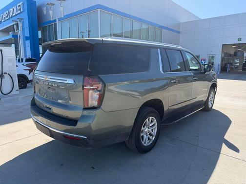 2023 Chevrolet Suburban LT